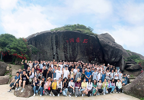 火热的夏天如期而至，为帮助大家摆脱炎夏包围，充沛活力，厦门佰马科技组织在厦同仁前往德化石牛山景区，开启了一场天然、清凉、畅快的旅程。