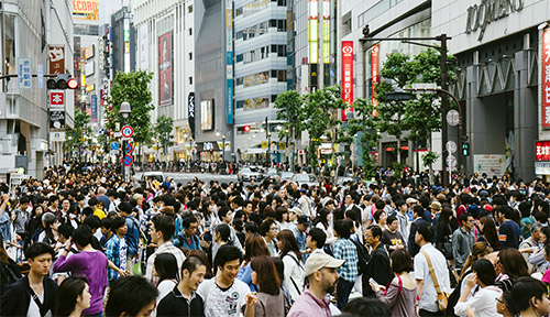 现代城市的人口愈加密集，在节日、庆典、大型活动赛事举办时，常常会形成大量人群聚集，容易发生意外甚至严重事故。可以借助智慧路灯杆系统，打造基于AI视频智能识别的人群聚集监测系统，快速准确识别分析出人群的聚集情况，及时作出预警。