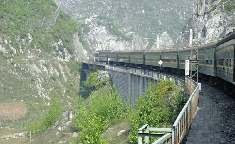 铁路线.jpg