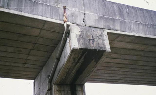 桥梁健康监测系统的部署是确保桥梁安全运营的重要措施，能够实现对桥梁结构全生命周期的精准管理和动态评估。工业数采网关作为桥梁监测系统的关键数据中枢，保障了传感器数据的高效采集和传输，从而有效助力实现桥梁安全管理的数字化、智能化和自动化。