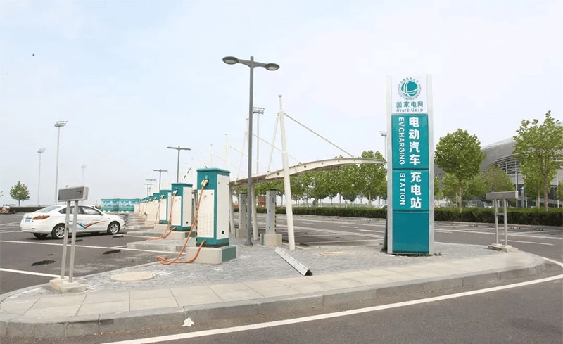 户外充电场站.jpg