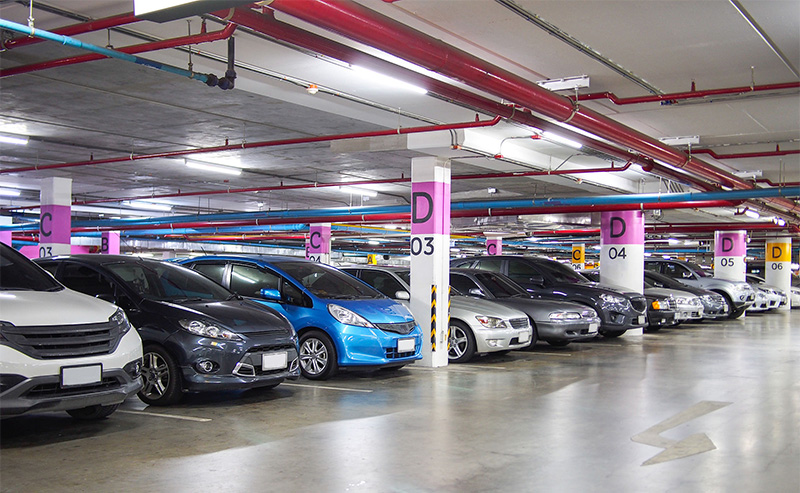 地下停车场.jpg
