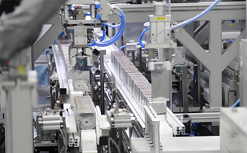 大规模工业自动化系统的管理痛点可通过CAN协议的高可靠性及工业CAN网关的智能化集成得以缓解。网关不仅解决了通信异构和实时性挑战，还为企业降低了运营成本，为实现高水平工业自动化奠定了坚实基础。