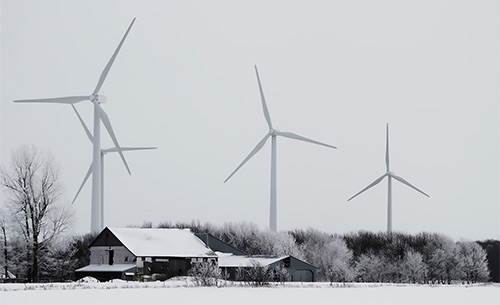 冬季严峻的环境条件对风力发电机安全运行提出了极大挑战，依托佰马边缘计算网关构建的风机安全监测应用，能够实现环境与设备状态的实时感知、快速预警和智能响应，显著提升风机的安全性和运行效率。