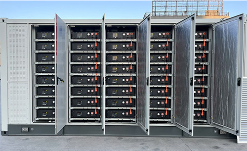 储能机柜是新能源系统中的关键设施，佰马边缘计算网关通过实时、多维度监测及本地智能分析，能够有效识别储能机柜运行中的安全隐患，为能源行业的安全稳定运行提供坚实保障。