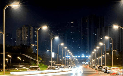 智能集控器和智能灯控器的协同应用，不仅实现了路灯的精准智能控制，显著降低能耗和碳排放，还提升了路灯系统的管理效率和运行可靠性，为构建智慧、绿色、可持续的城市环境提供坚实技术支撑。