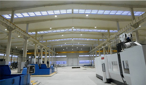 通过智能集控器与智能灯控器的协同应用，实现园区内海量照明、控制、监测设备的协议转换与集中管理，以及“分时分区、人来灯亮、人走灯暗”等节能照明应用，有效解决传统照明管理粗放、能耗巨大、运维低效的痛点，加速实现工业园区绿色低碳运营。